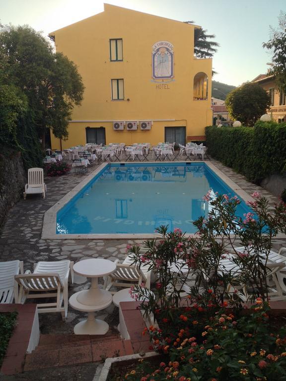 Hotel La Conchiglia Марчиана-Марина Экстерьер фото